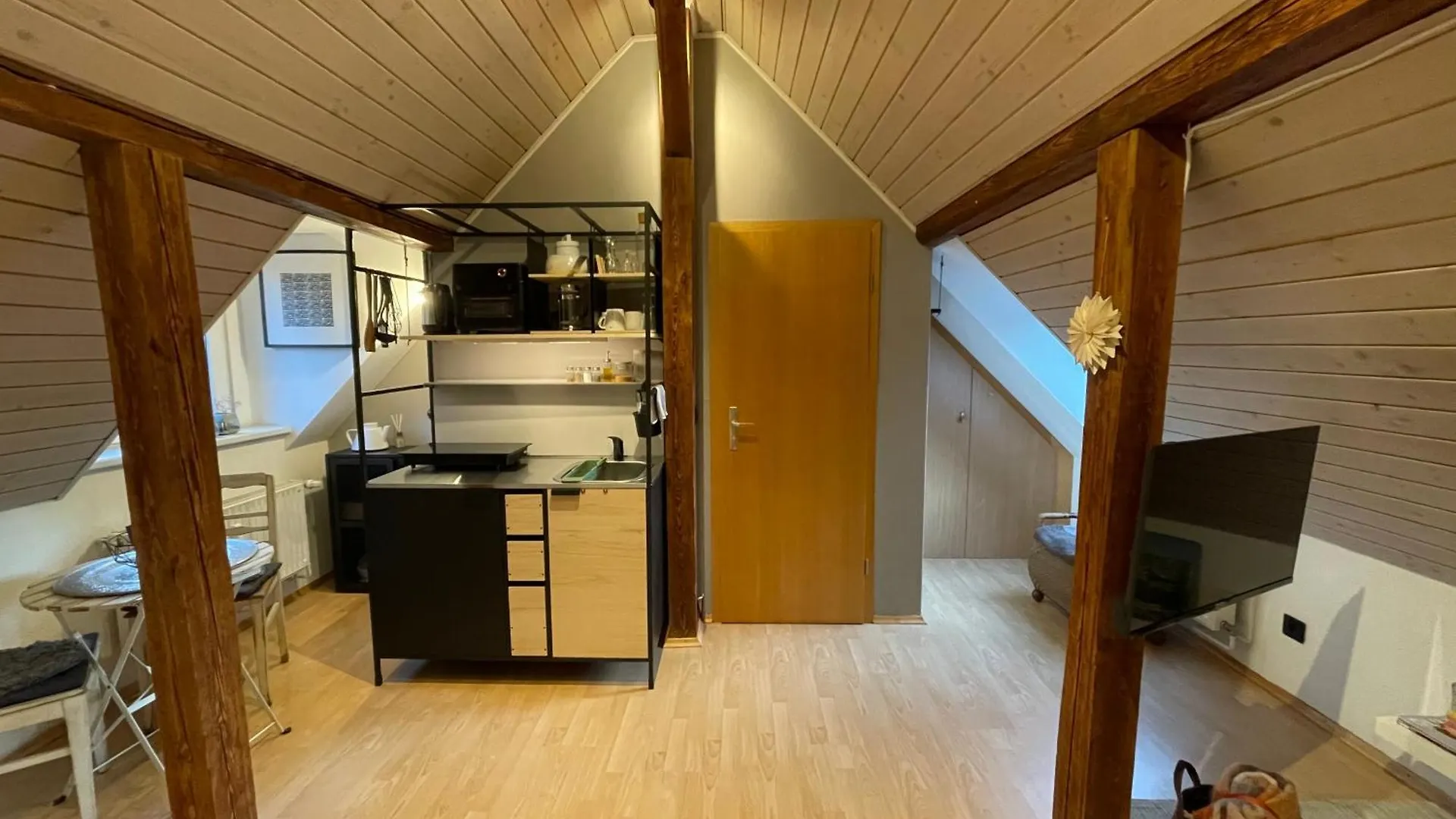 Modernes 1-Raum-Apartment contacts